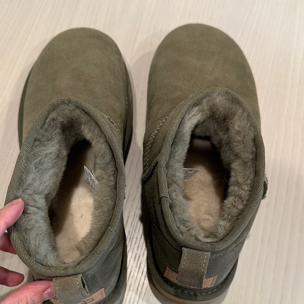 UGG Classic Ultra Mini Boots - Picture 5 of 7